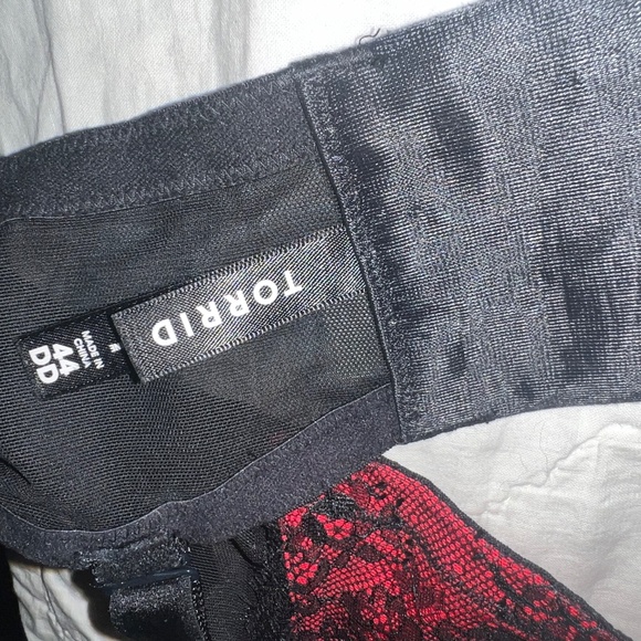 Bra Lot - 6 bras - 1 44D, 4 44 DD, 1 46DD - Picture 7 of 14